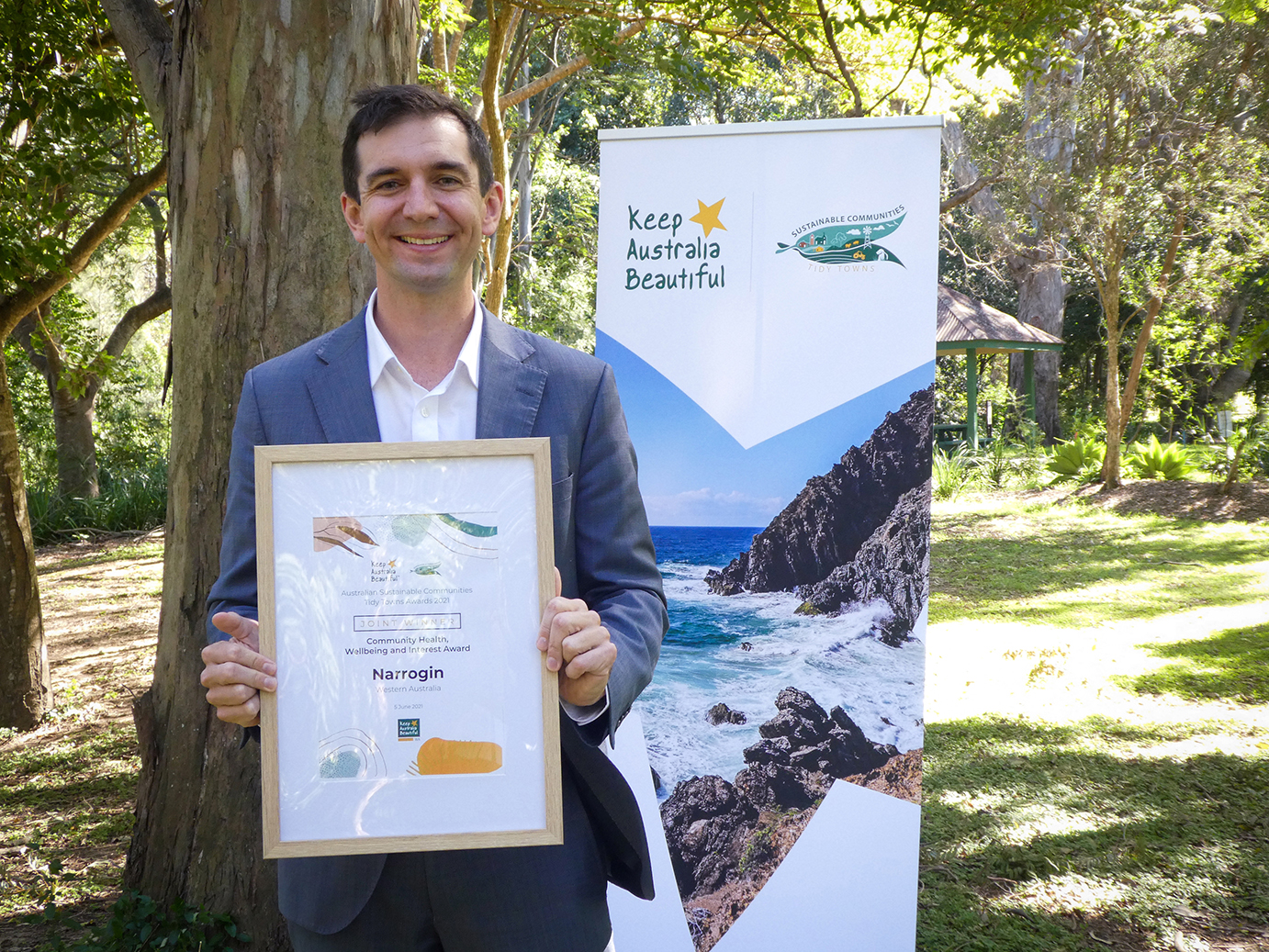 Hon Trevor Evans MP, Assistant Minister for Waste Reduction and Environmental Management with the 2021 Australian Sustainable Communities Tidy Towns Community Health Wellbeing and Interest Award presented to Narrogin, WA (Joint Winner)